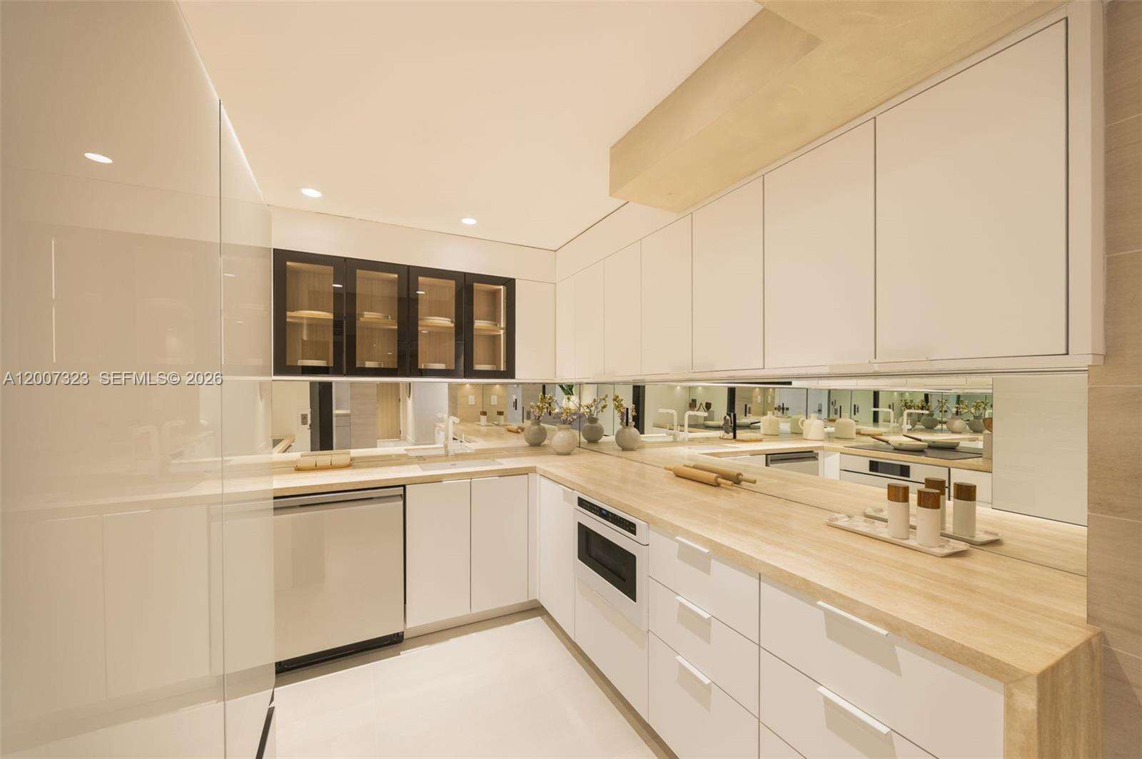 Roney Palace at 2301 Collins Ave, Miami Beach, FL 33139 - For Rent photo 11