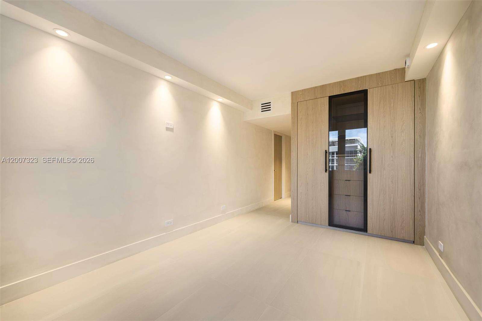 Roney Palace at 2301 Collins Ave, Miami Beach, FL 33139 - For Rent photo 14