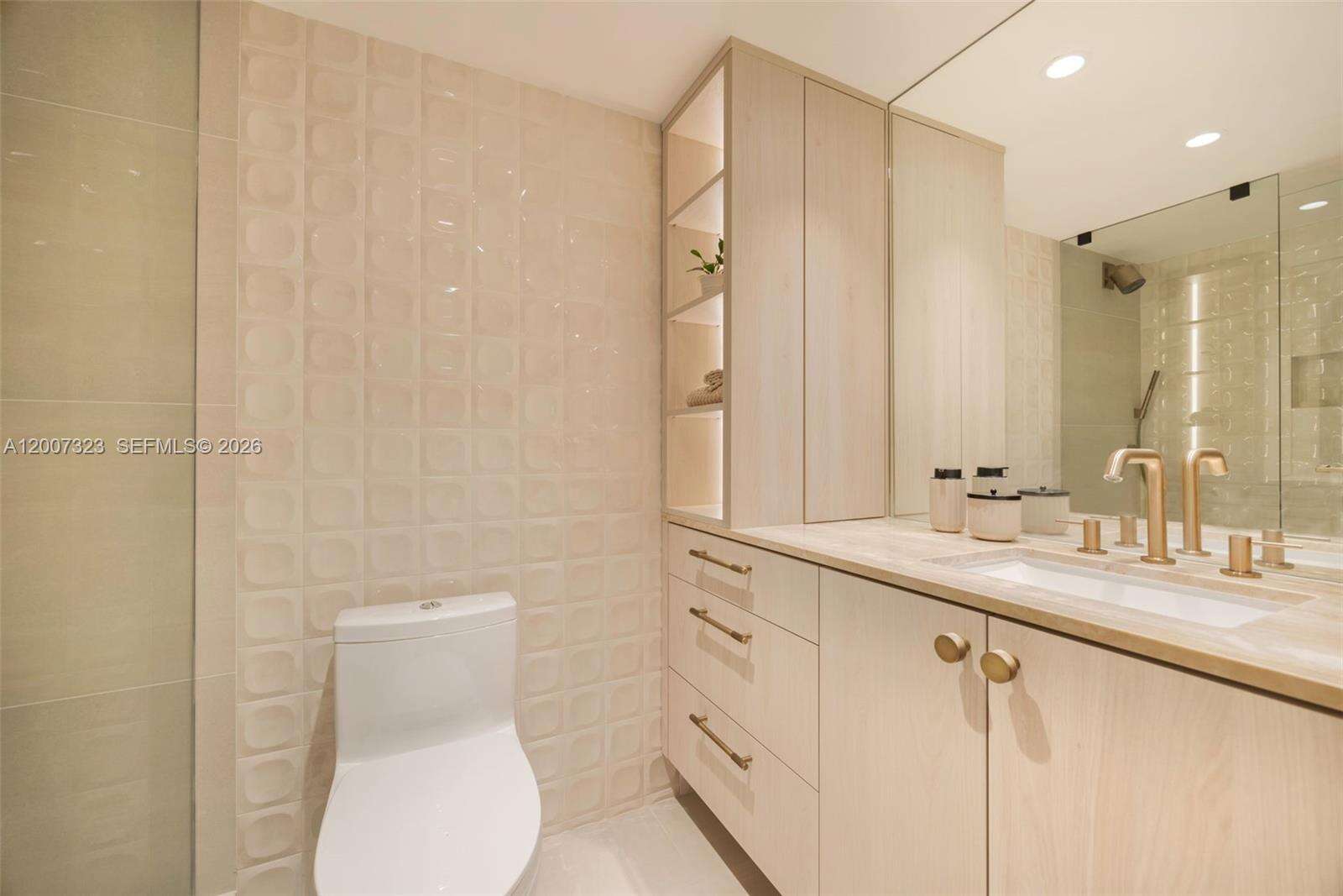 Roney Palace at 2301 Collins Ave, Miami Beach, FL 33139 - For Rent photo 16