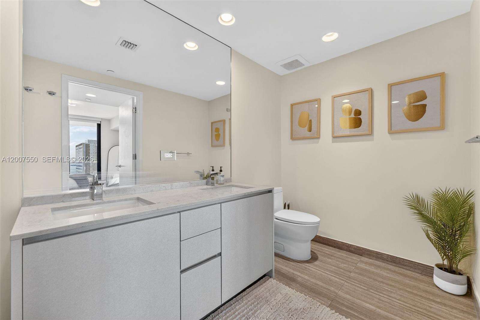 1010 Brickell at 1010 Brickell Ave, Miami, FL 33131 - For Rent photo 9