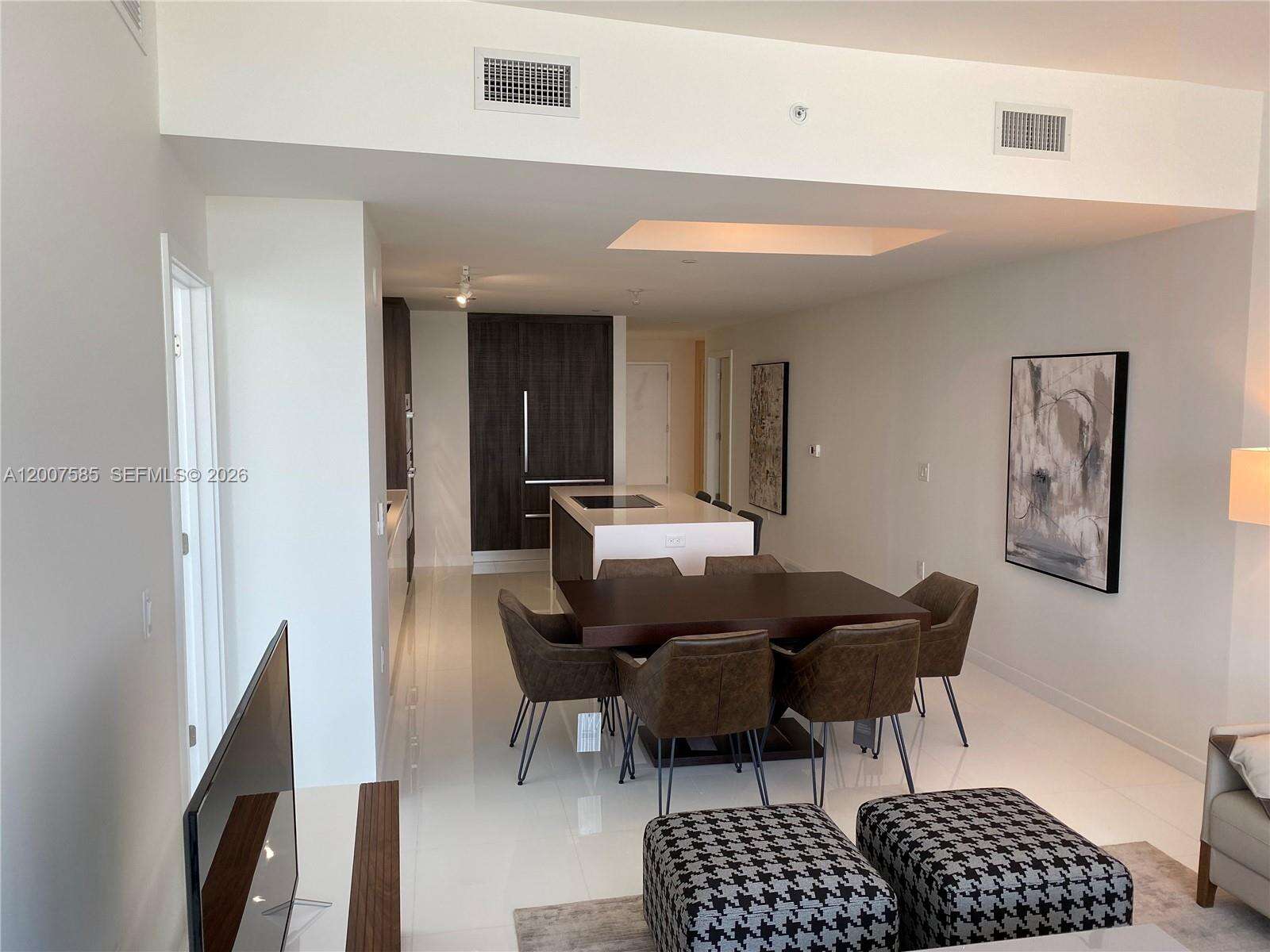 Paramount Miami Worldcenter at 851 1 Ave, Miami, FL 33132 - For Rent photo 2