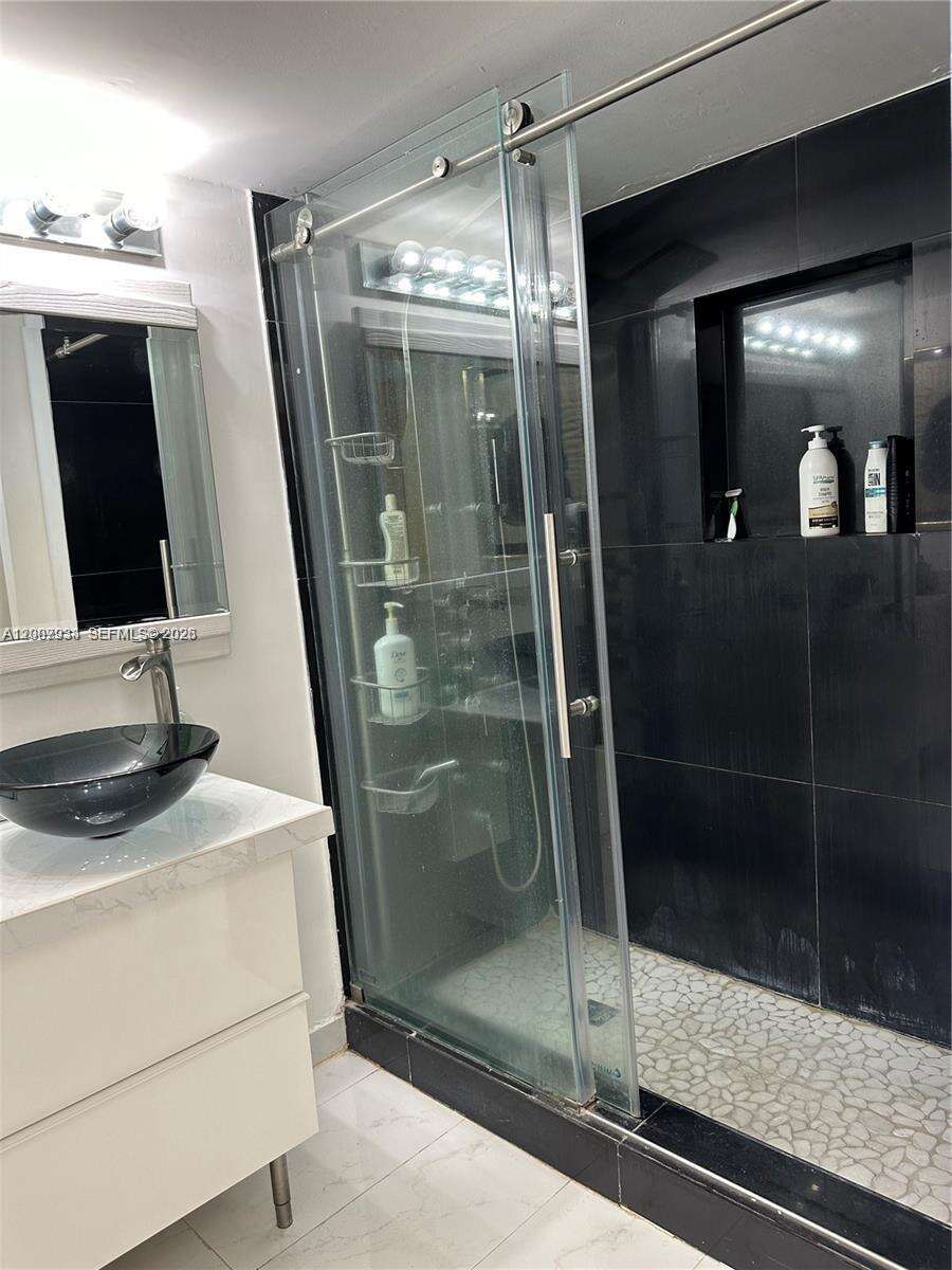 Aquarius at 2751 Ocean Dr, Hollywood, FL 33019 - For Rent photo 12