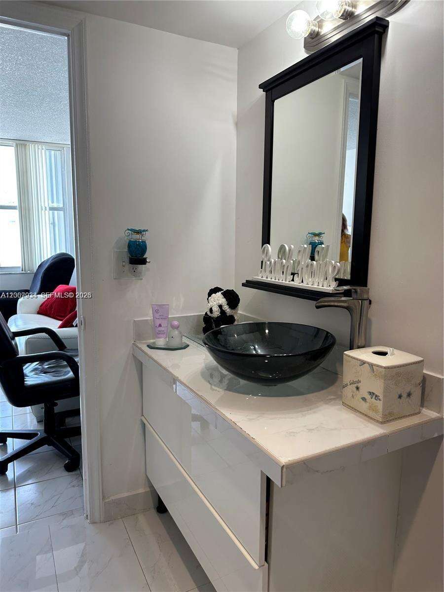 Aquarius at 2751 Ocean Dr, Hollywood, FL 33019 - For Rent photo 13