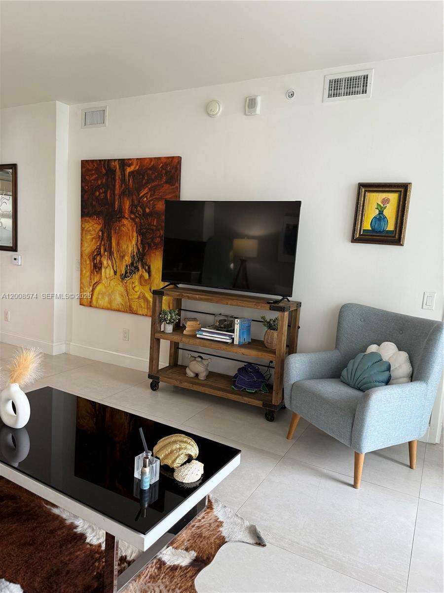 Brickell House at 1300 Brickell Bay Dr, Miami, FL 33131 - For Rent photo 7