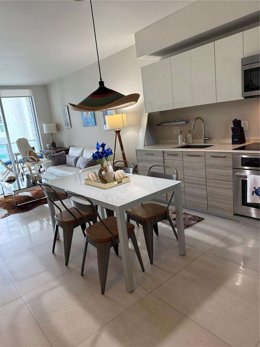 Brickell House at 1300 Brickell Bay Dr, Miami, FL 33131 - For Rent photo 9