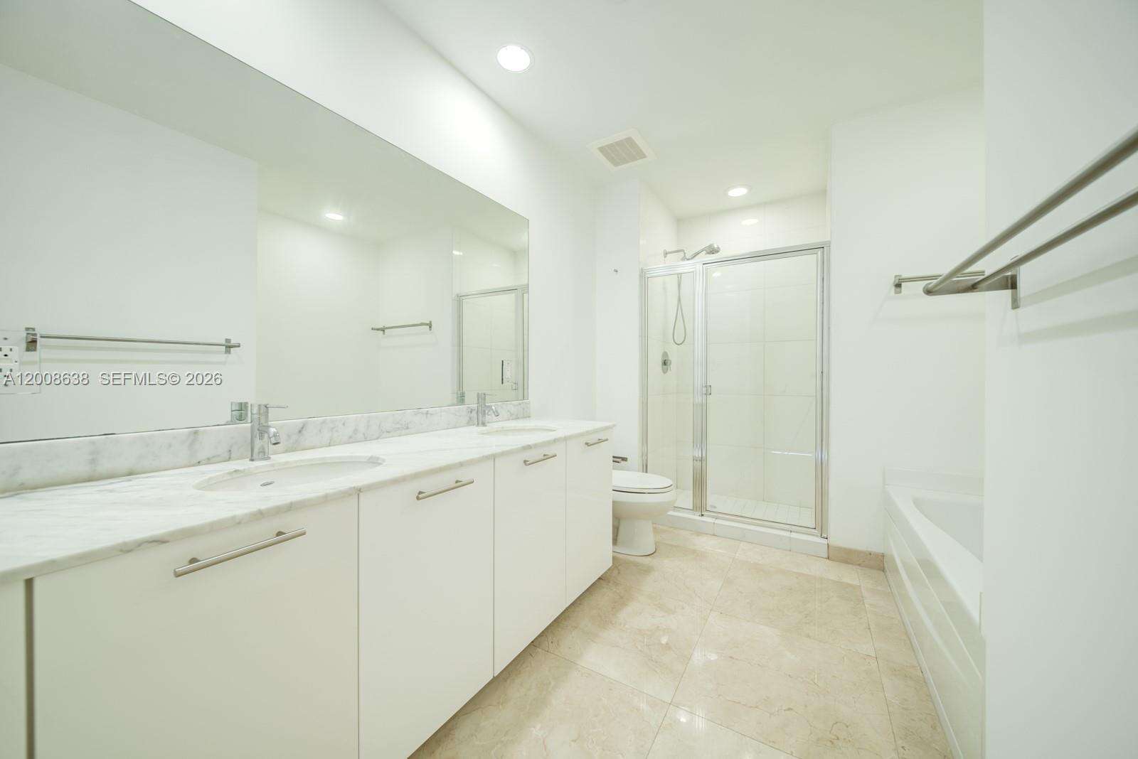 The Plaza On Brickell East at 950 Brickell Bay Dr, Miami, FL 33131 - For Rent photo 12