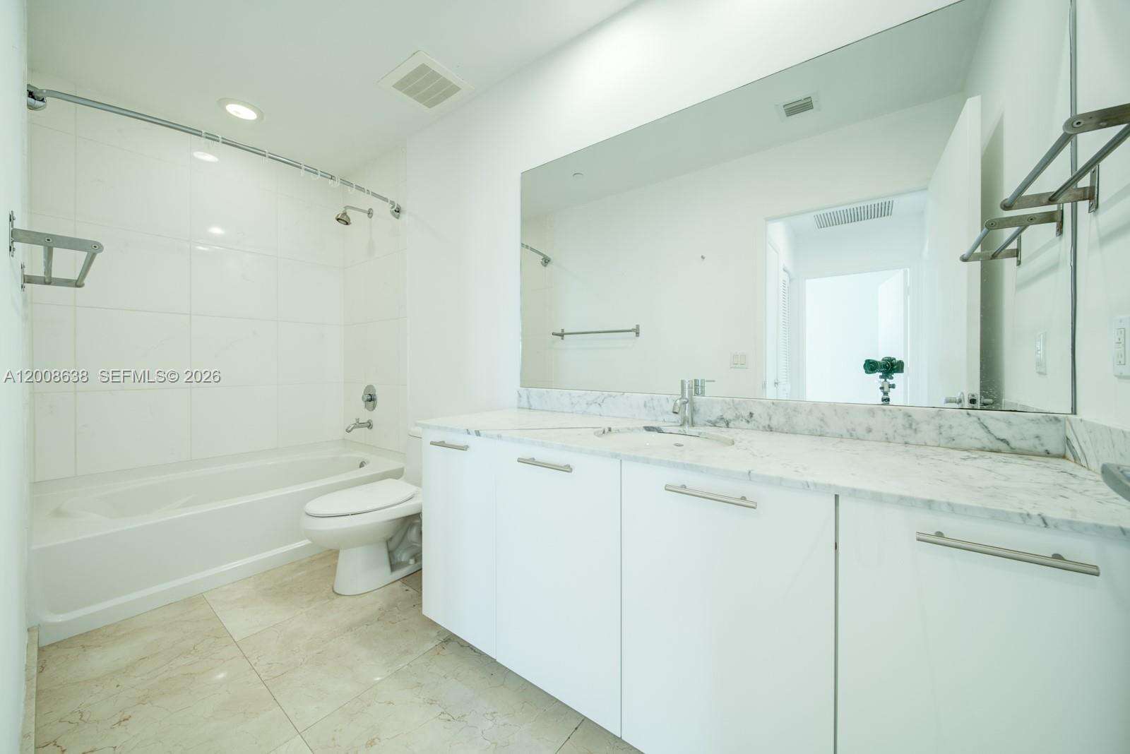 The Plaza On Brickell East at 950 Brickell Bay Dr, Miami, FL 33131 - For Rent photo 17