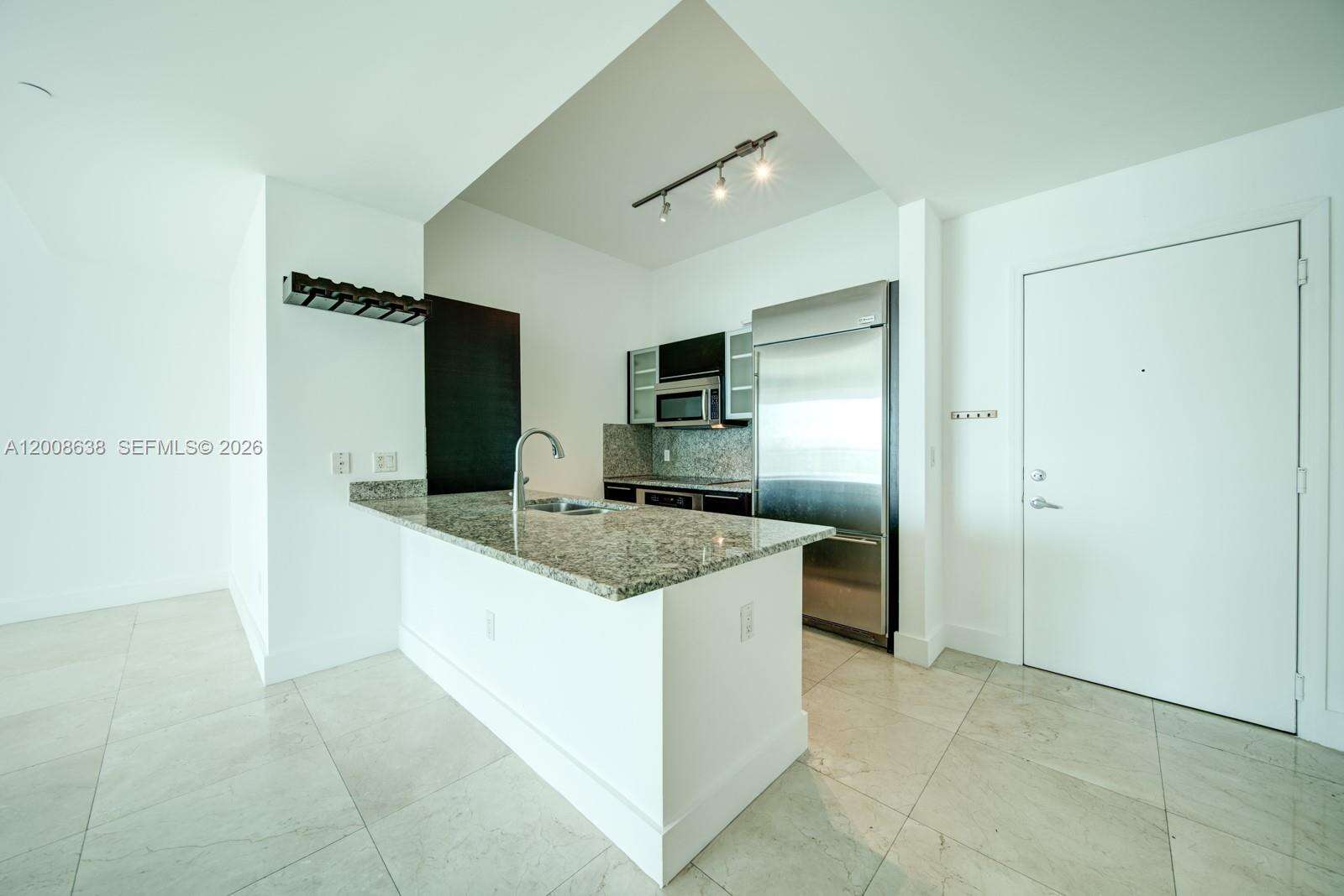 The Plaza On Brickell East at 950 Brickell Bay Dr, Miami, FL 33131 - For Rent photo 6