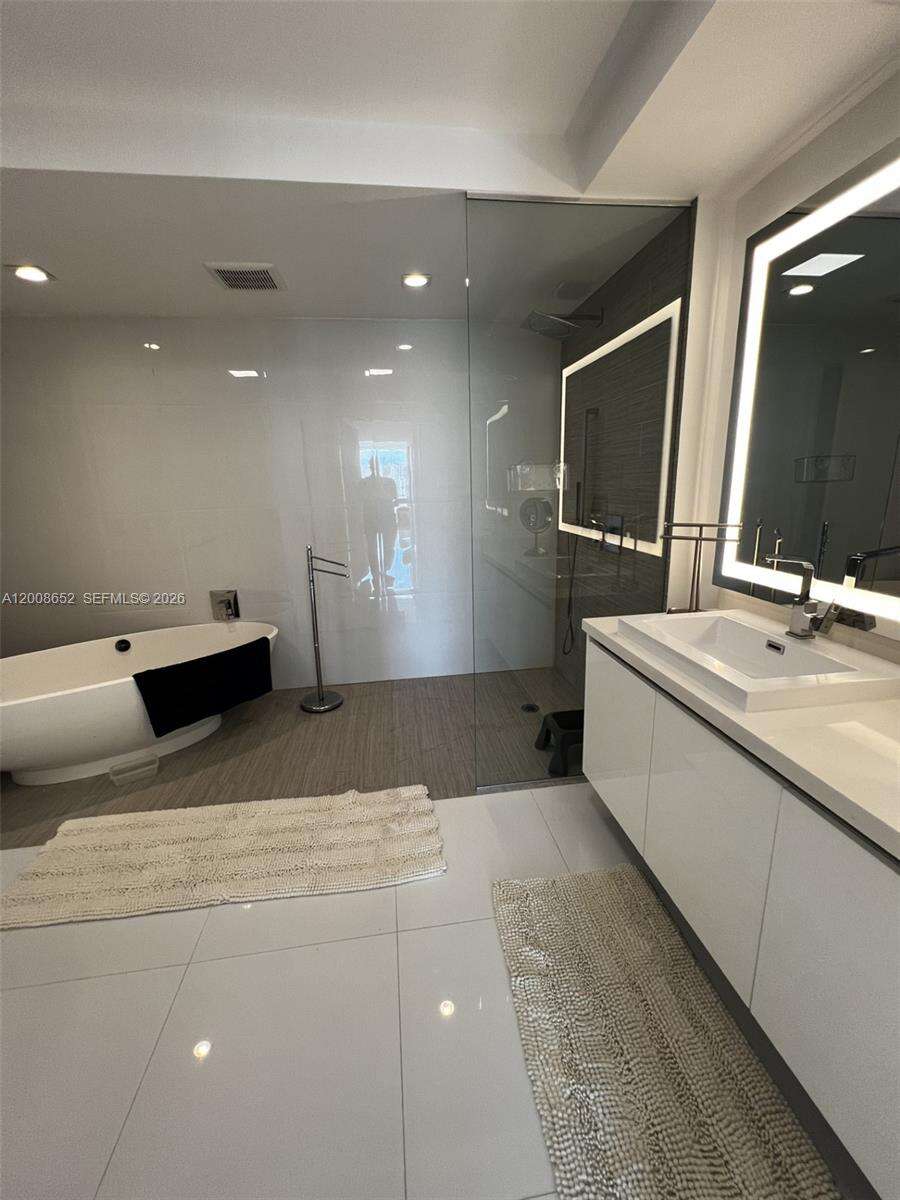 Parque Towers at 330 Sunny Isles Blvd, Sunny Isles Beach, FL 33160 - For Rent photo 8