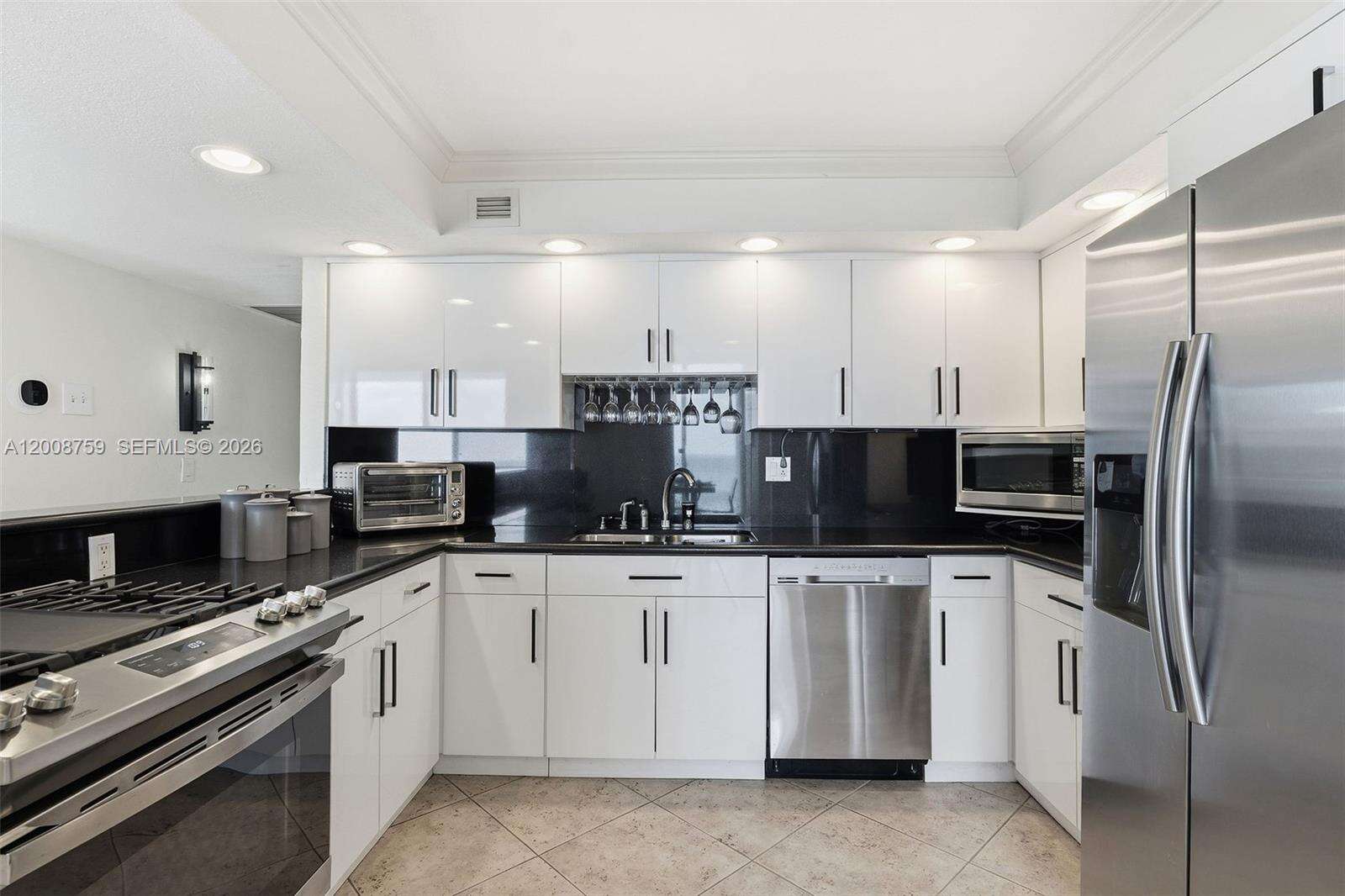 Parker Plaza at 2030 Ocean Dr, Hallandale Beach, FL 33009 - For Rent photo 6