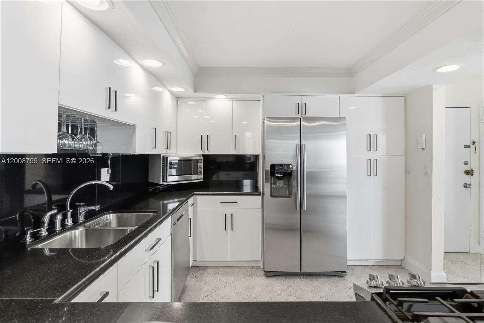 Parker Plaza at 2030 Ocean Dr, Hallandale Beach, FL 33009 - For Rent photo 7