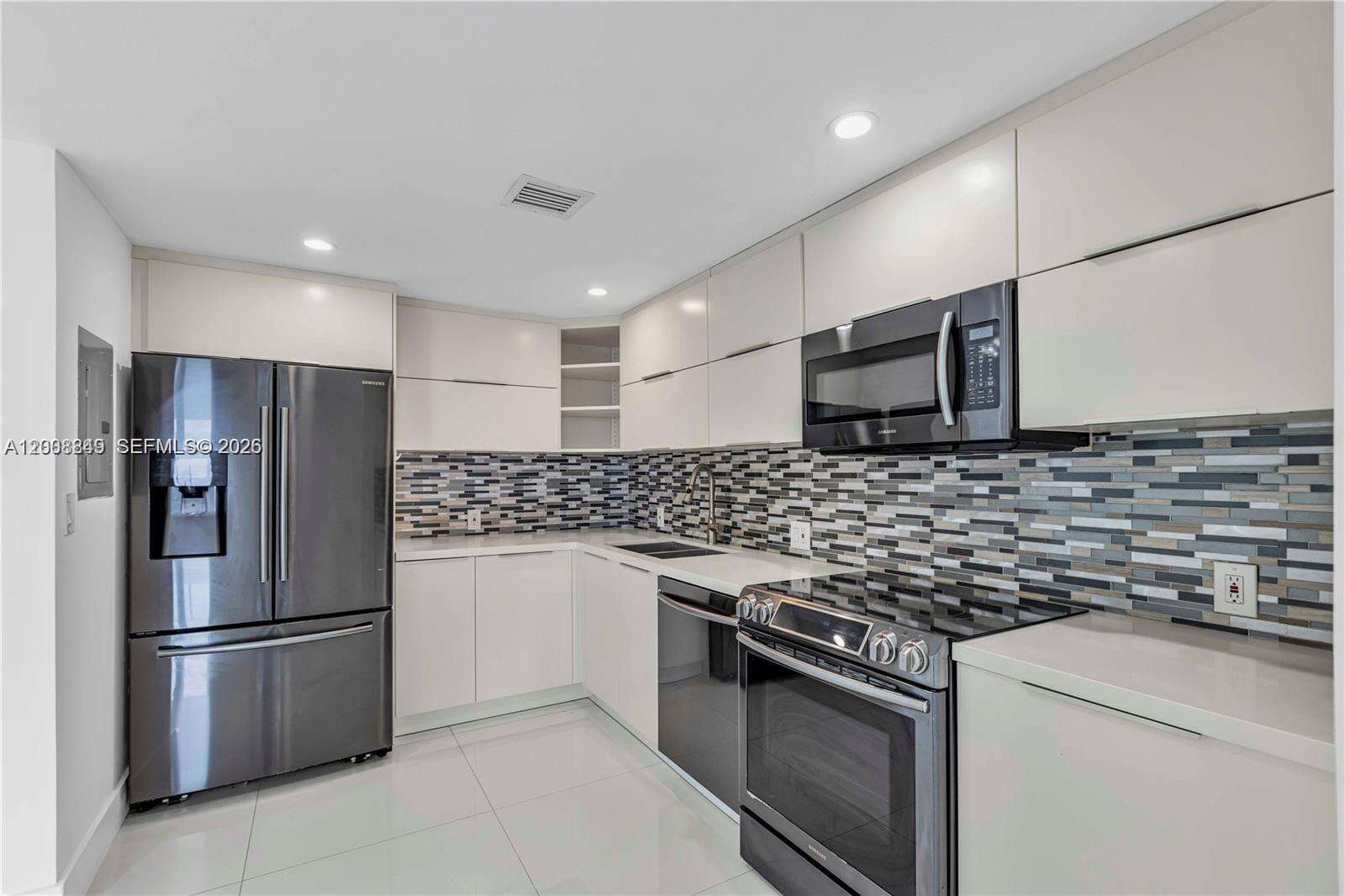 Arlen House at 100 Bayview Dr, Sunny Isles Beach, FL 33160 - For Rent photo 2