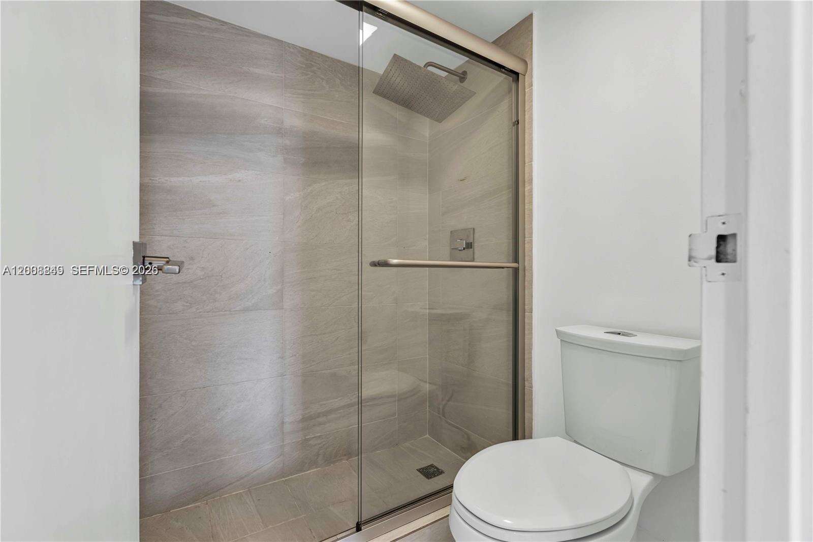 Arlen House at 100 Bayview Dr, Sunny Isles Beach, FL 33160 - For Rent photo 15