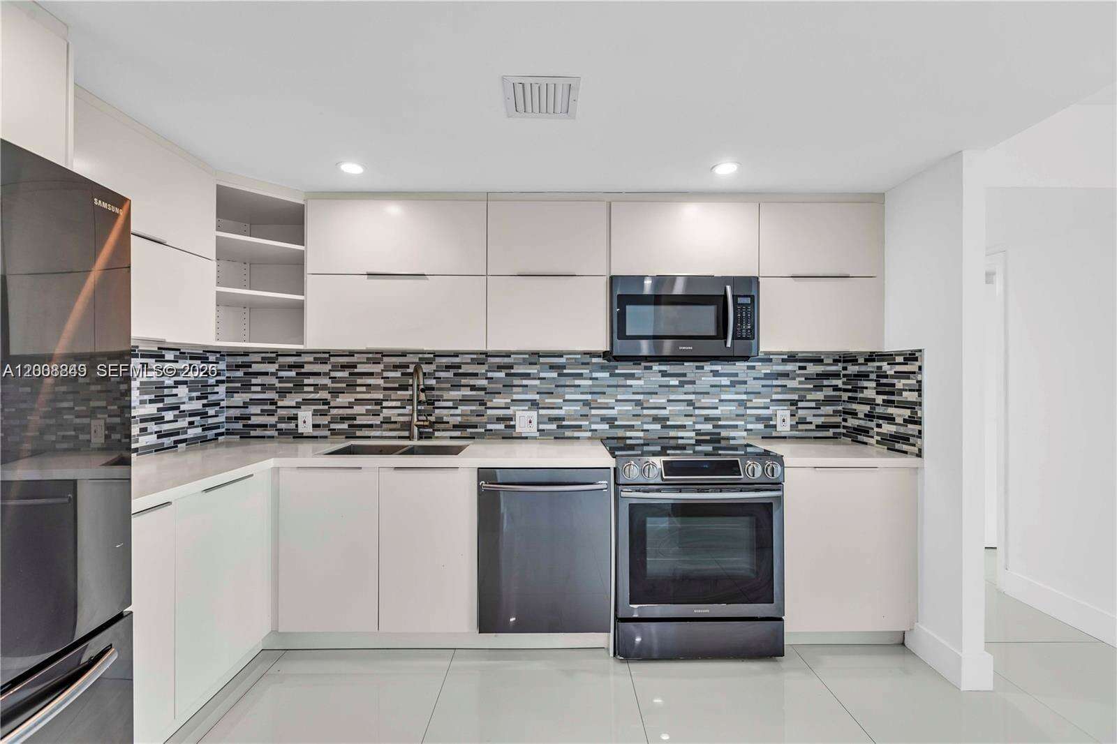 Arlen House at 100 Bayview Dr, Sunny Isles Beach, FL 33160 - For Rent photo 3