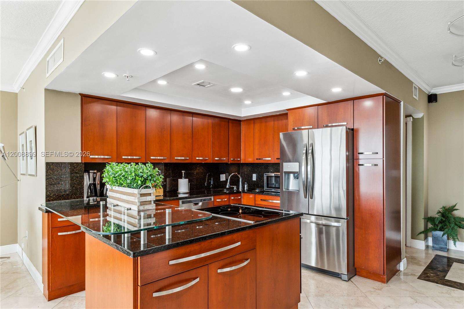 La Perla at 16699 Collins Avestr00062, Sunny Isles Beach, FL 33160 - For Rent photo 12