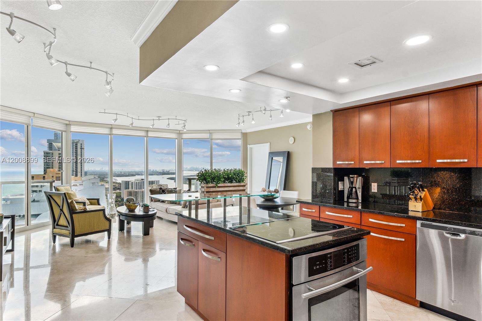 La Perla at 16699 Collins Avestr00062, Sunny Isles Beach, FL 33160 - For Rent photo 13