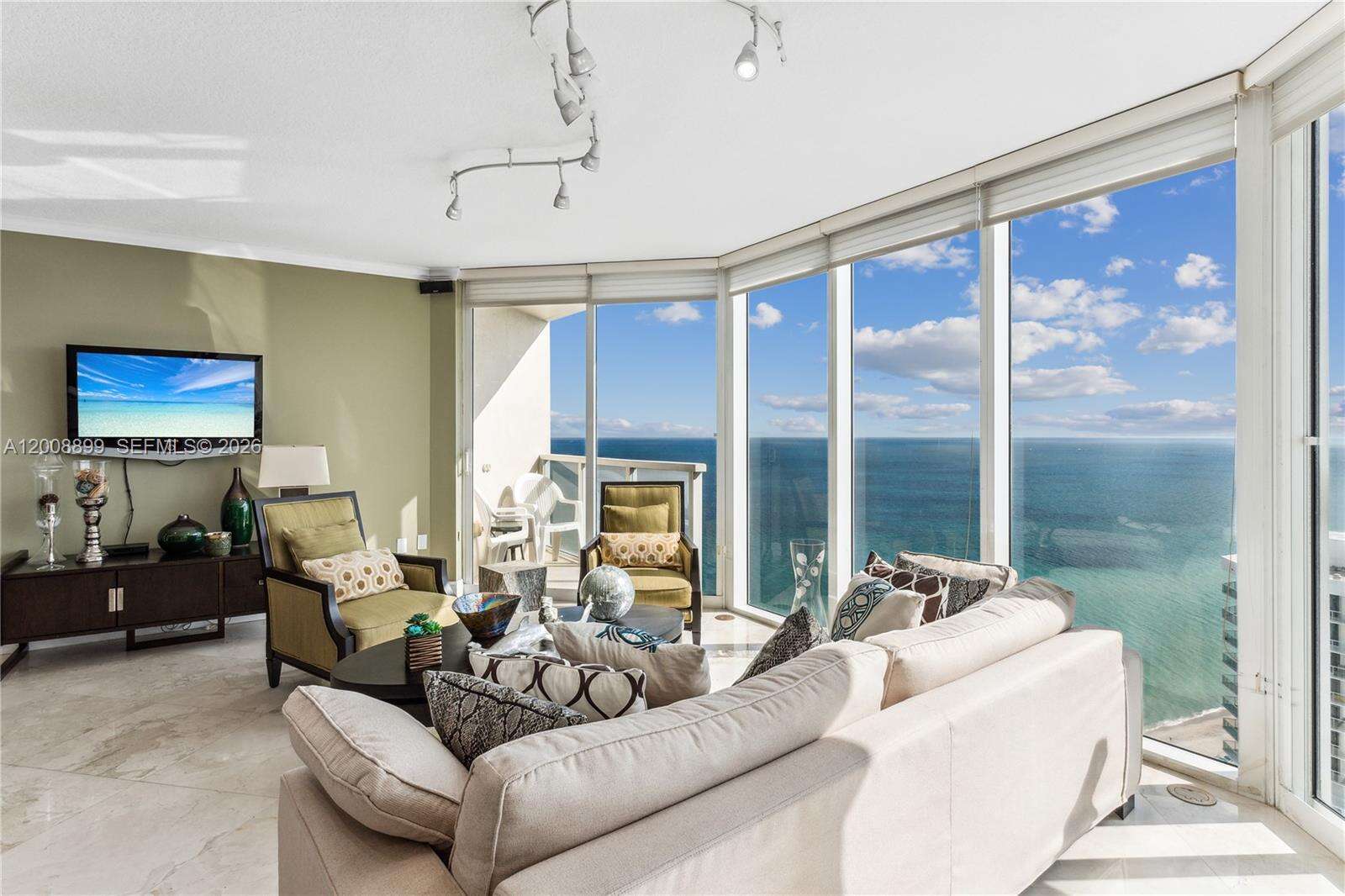 La Perla at 16699 Collins Avestr00062, Sunny Isles Beach, FL 33160 - For Rent photo 4