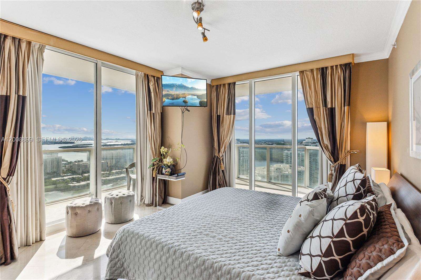 La Perla at 16699 Collins Avestr00062, Sunny Isles Beach, FL 33160 - For Rent photo 7