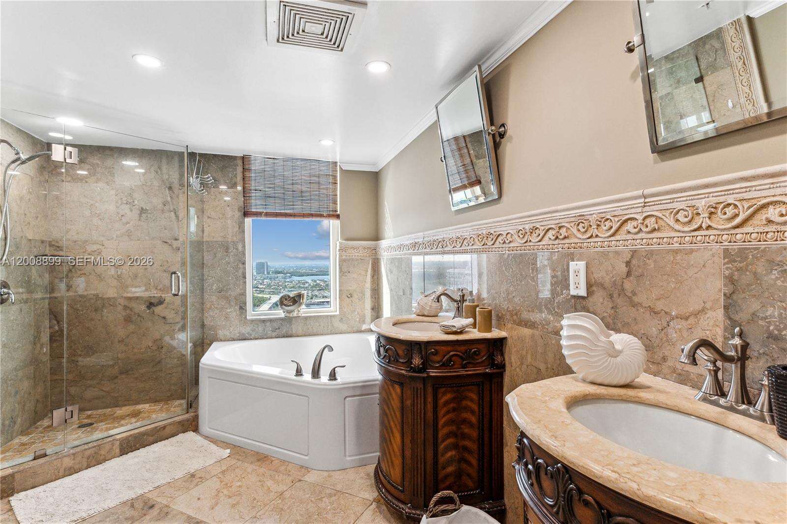 La Perla at 16699 Collins Avestr00062, Sunny Isles Beach, FL 33160 - For Rent photo 8