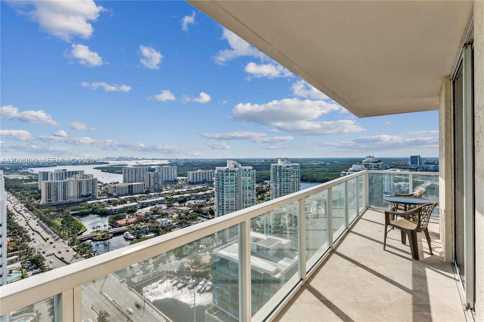 La Perla at 16699 Collins Avestr00062, Sunny Isles Beach, FL 33160 - For Rent photo 9