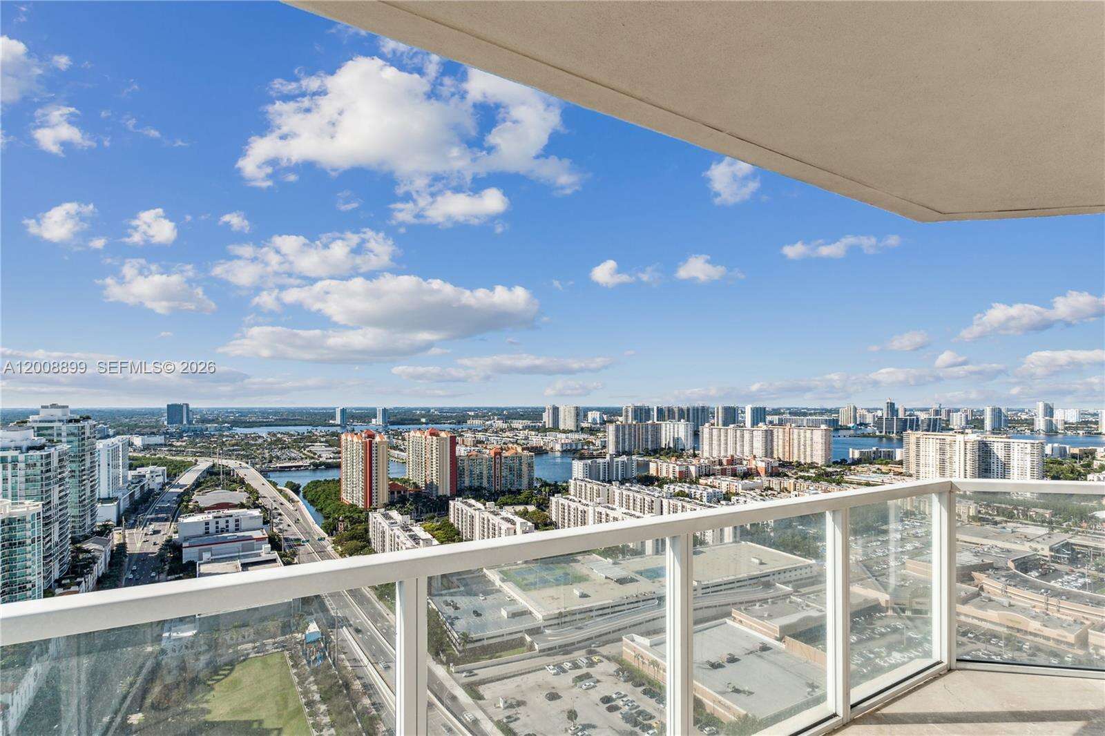 La Perla at 16699 Collins Avestr00062, Sunny Isles Beach, FL 33160 - For Rent photo 10