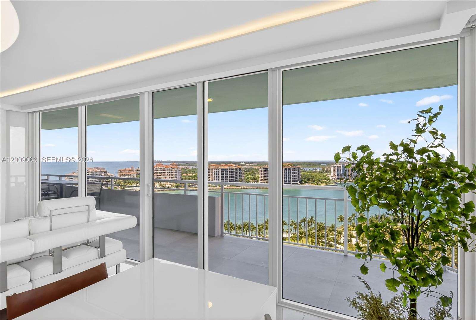 South Pointe Towers at 400 Pointe Dr, Miami Beach, FL 33139 - For Rent photo 2