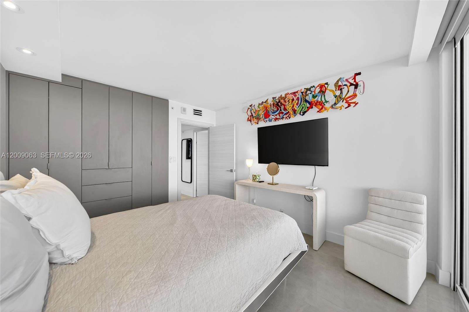 South Pointe Towers at 400 Pointe Dr, Miami Beach, FL 33139 - For Rent photo 15
