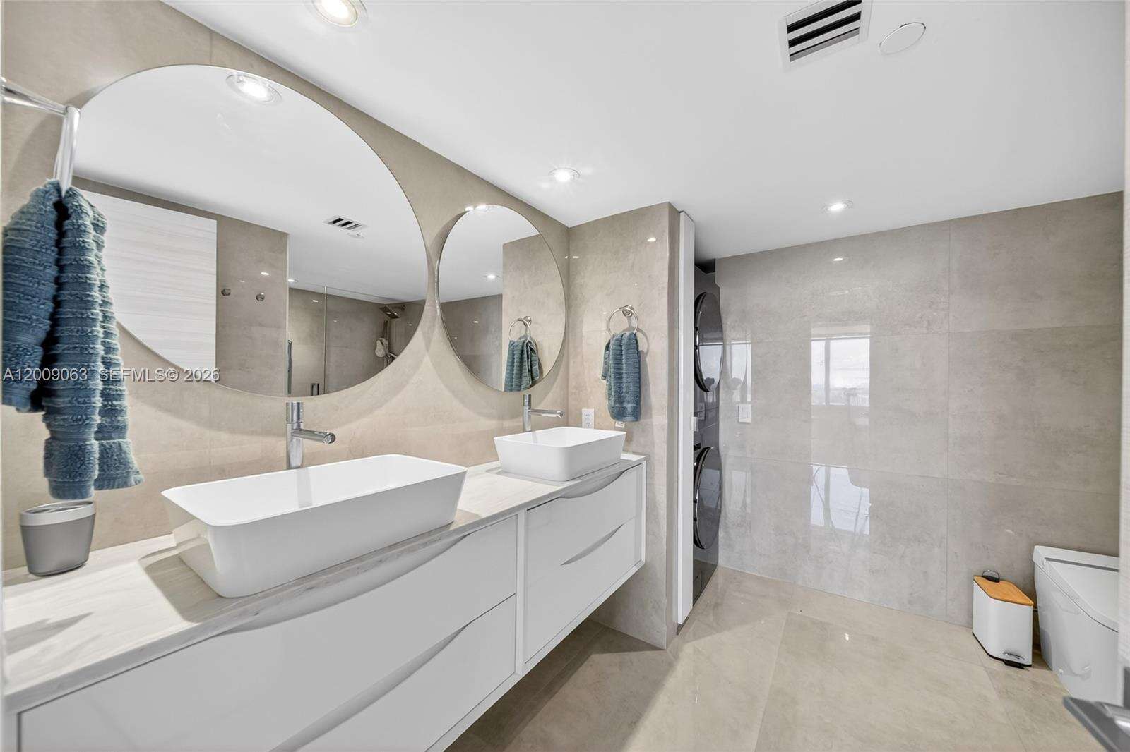 South Pointe Towers at 400 Pointe Dr, Miami Beach, FL 33139 - For Rent photo 19