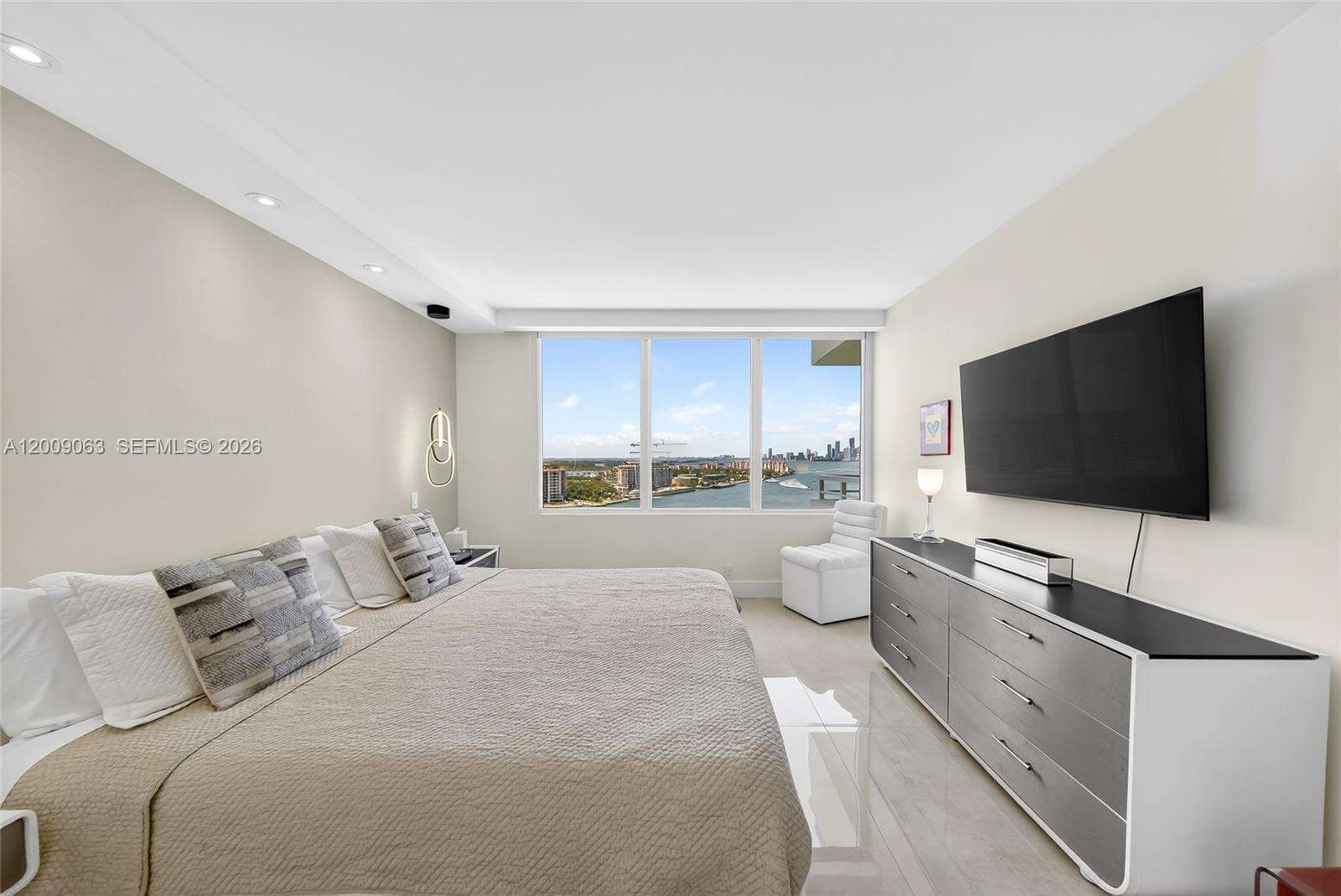 South Pointe Towers at 400 Pointe Dr, Miami Beach, FL 33139 - For Rent photo 23
