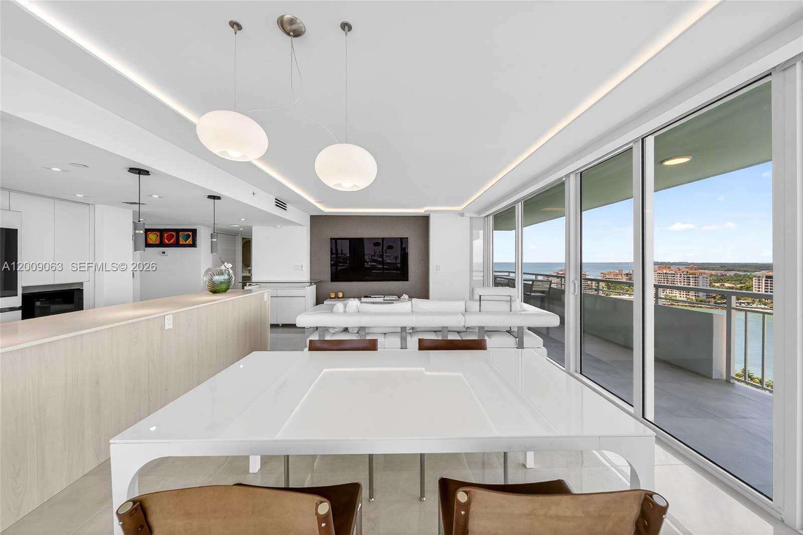 South Pointe Towers at 400 Pointe Dr, Miami Beach, FL 33139 - For Rent photo 4