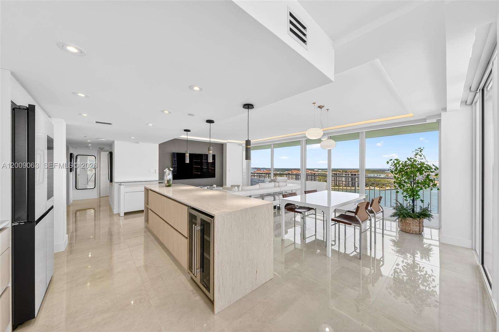 South Pointe Towers at 400 Pointe Dr, Miami Beach, FL 33139 - For Rent photo 7
