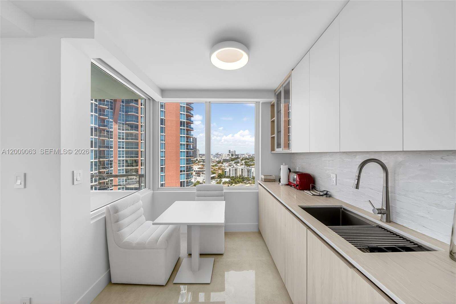 South Pointe Towers at 400 Pointe Dr, Miami Beach, FL 33139 - For Rent photo 9