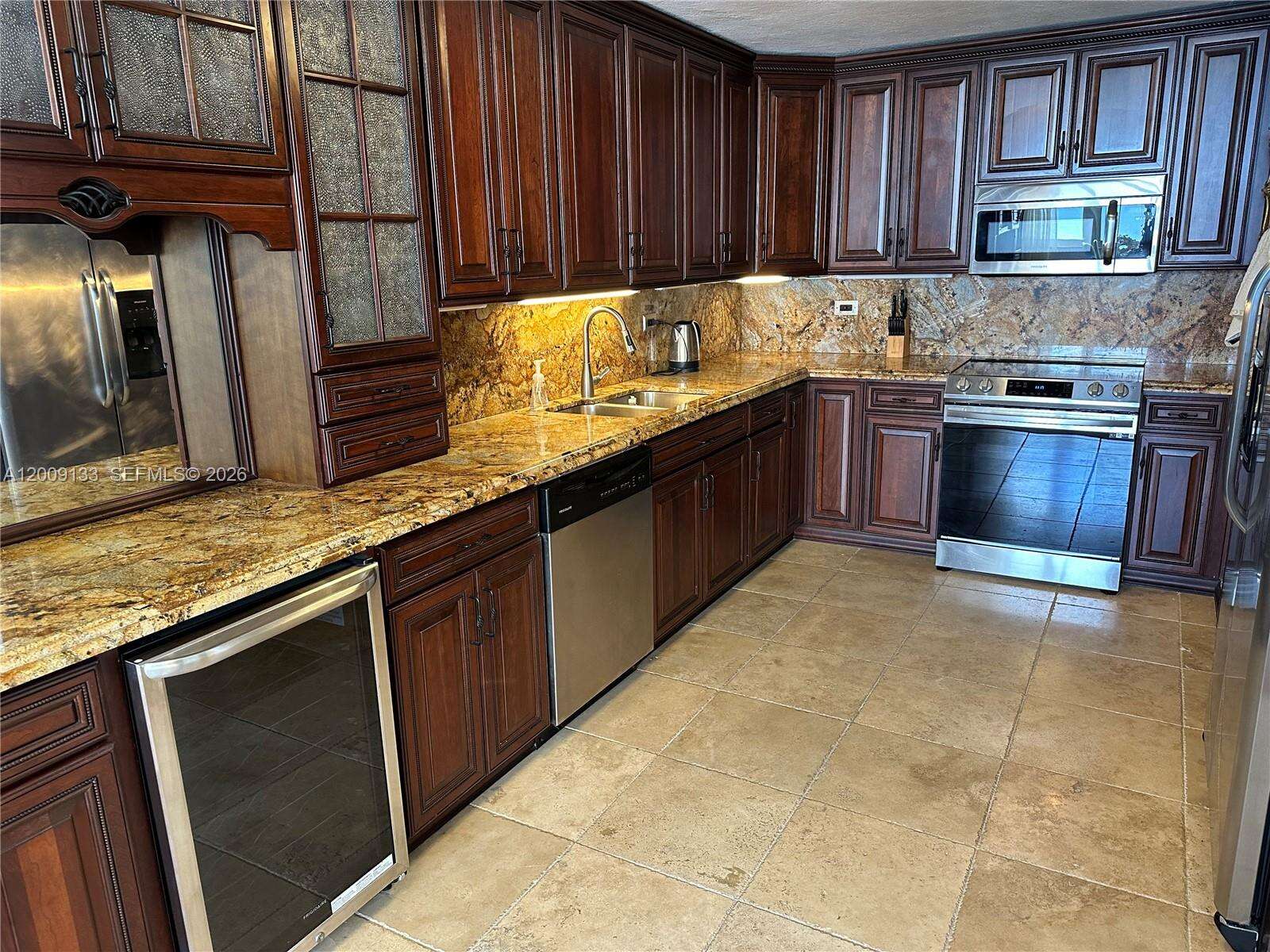 Maison Grande at 6039 Collins Ave, Miami Beach, FL 33140 - For Rent photo 5