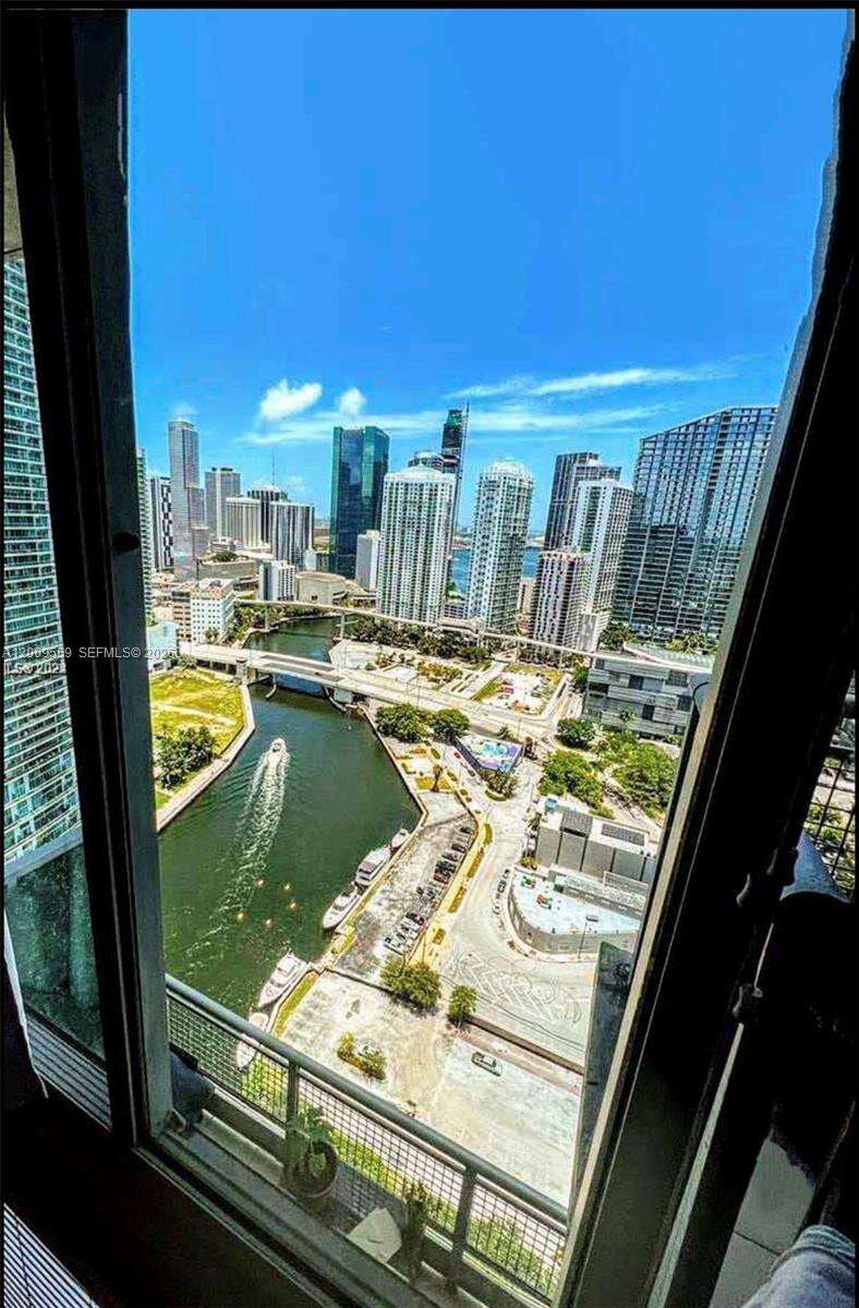 Neo Vertika at 690 1 Ct, Miami, FL 33130 - For Rent photo 14