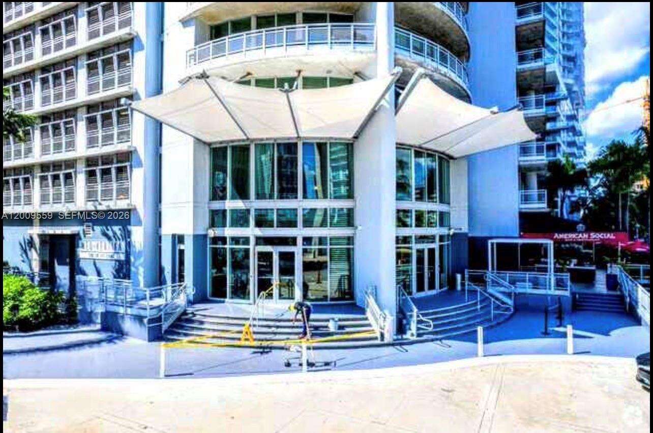 Neo Vertika at 690 1 Ct, Miami, FL 33130 - For Rent photo 3