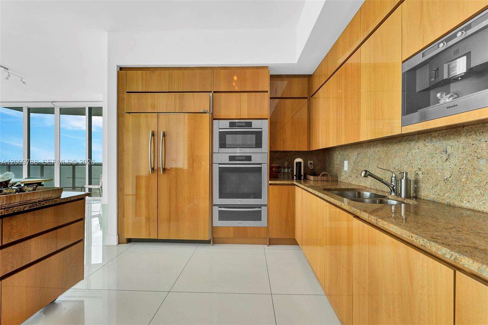 Continuum North Tower at 50 Pointe Dr, Miami Beach, FL 33139 - For Rent photo 13