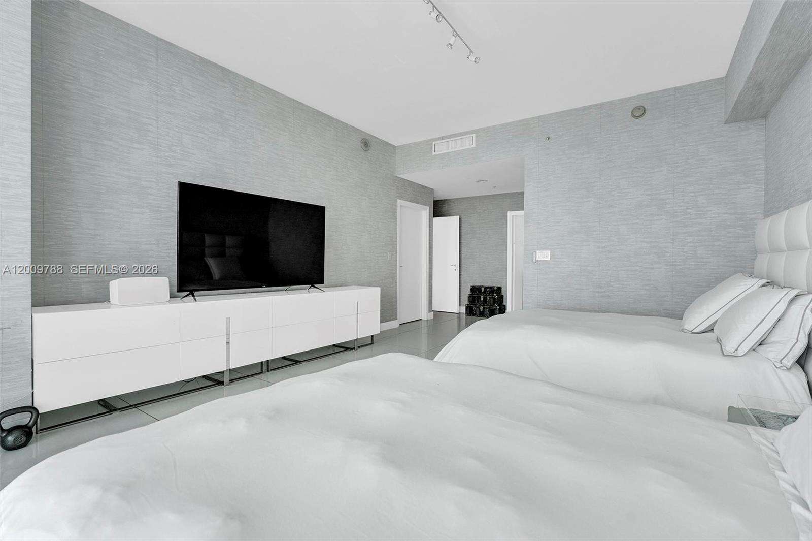 Continuum North Tower at 50 Pointe Dr, Miami Beach, FL 33139 - For Rent photo 27