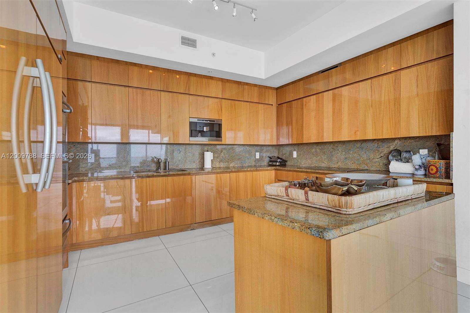 Continuum North Tower at 50 Pointe Dr, Miami Beach, FL 33139 - For Rent photo 28
