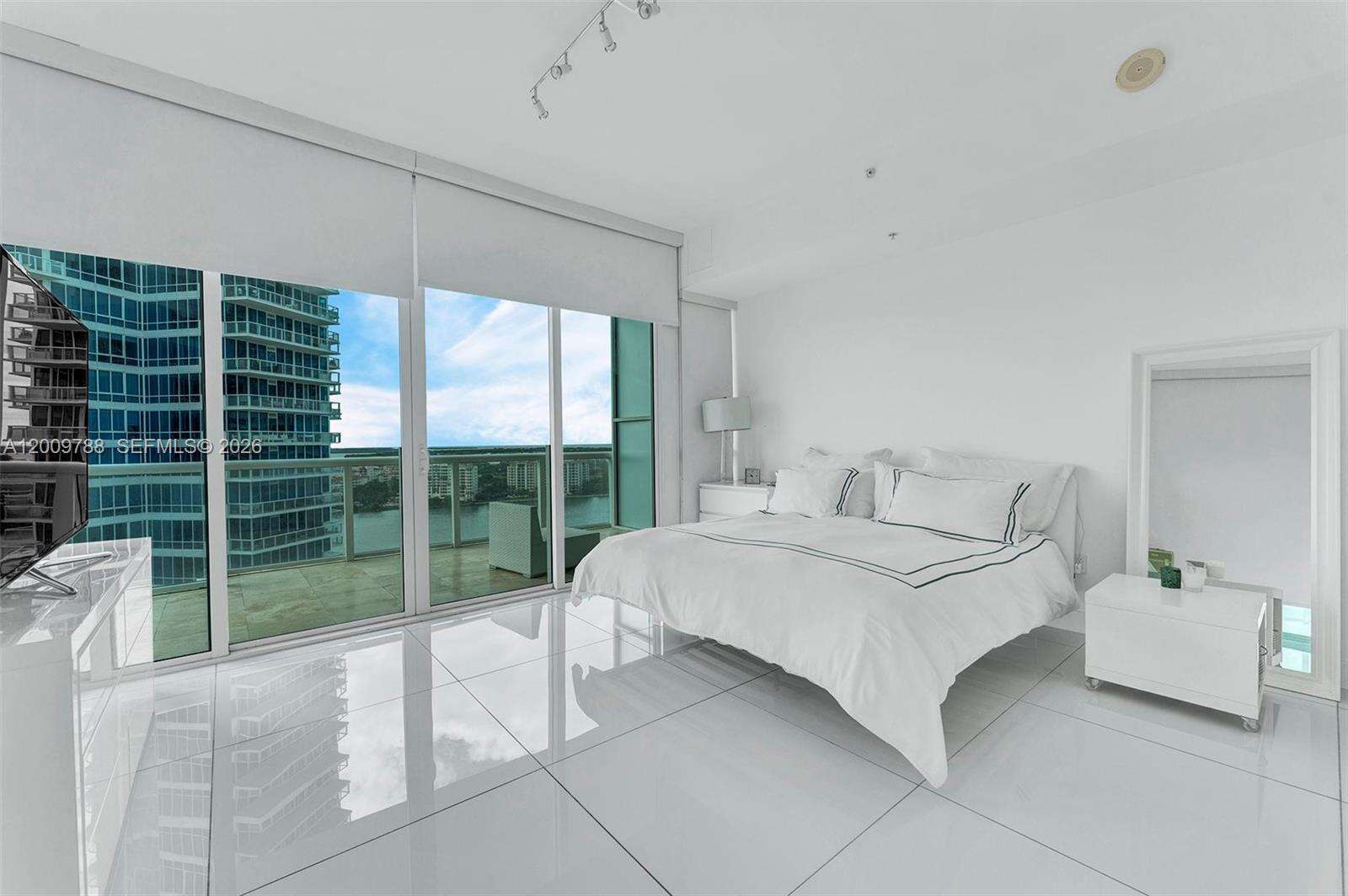 Continuum North Tower at 50 Pointe Dr, Miami Beach, FL 33139 - For Rent photo 29