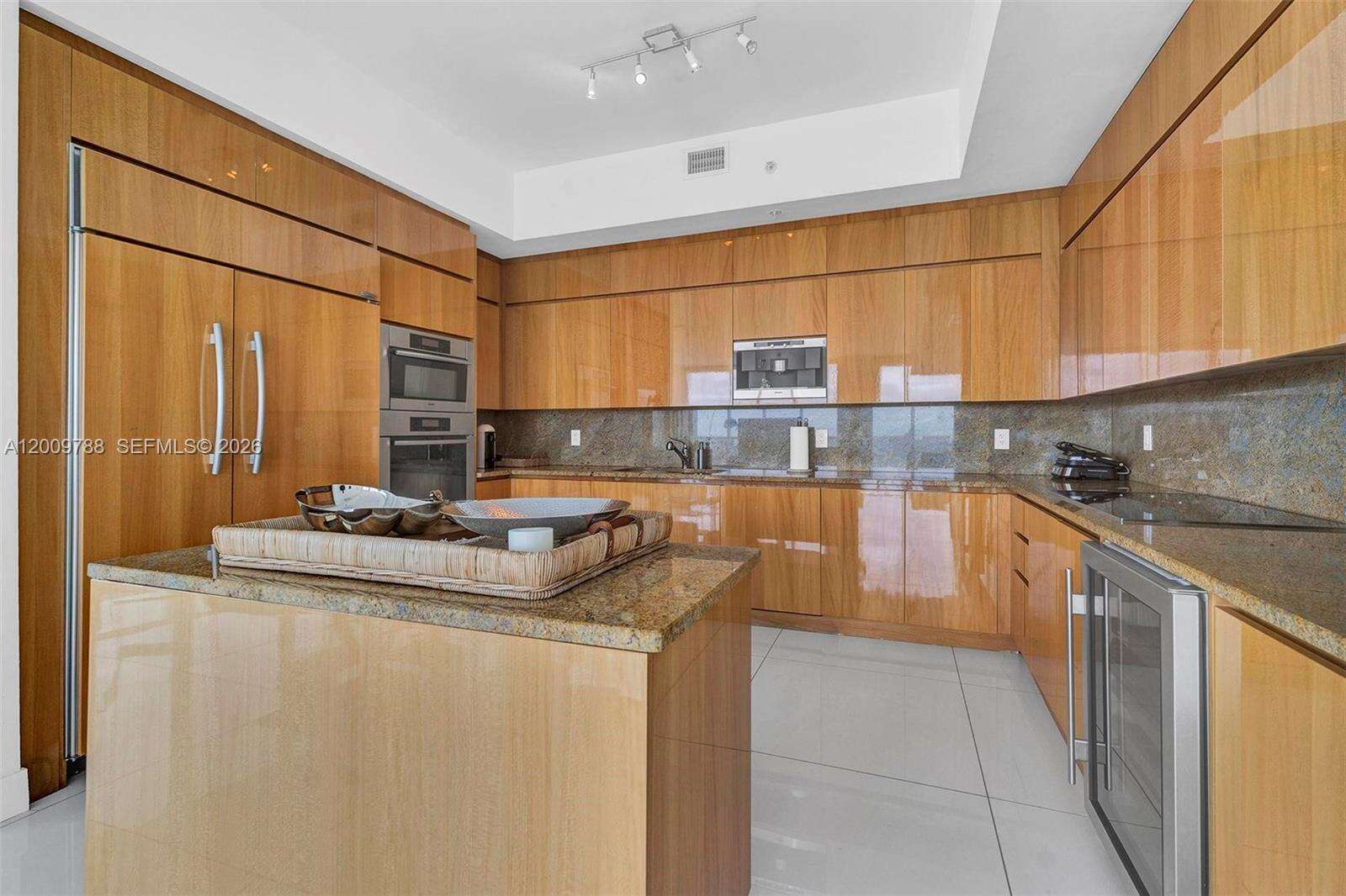 Continuum North Tower at 50 Pointe Dr, Miami Beach, FL 33139 - For Rent photo 35