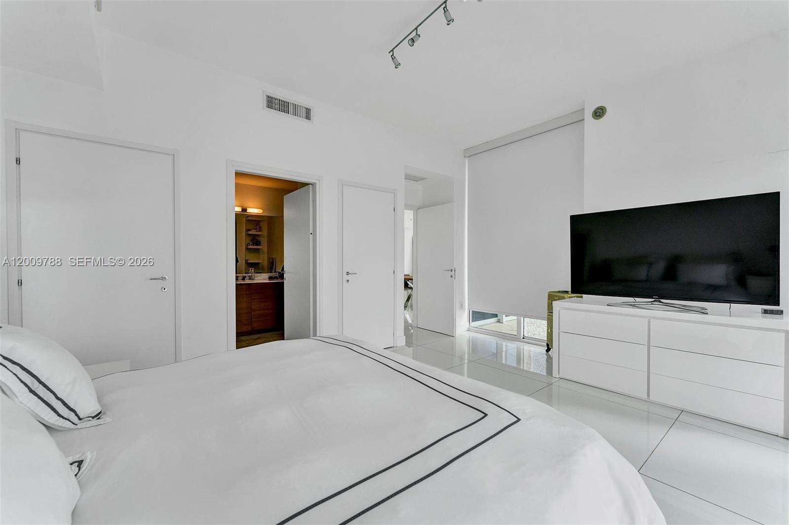 Continuum North Tower at 50 Pointe Dr, Miami Beach, FL 33139 - For Rent photo 36