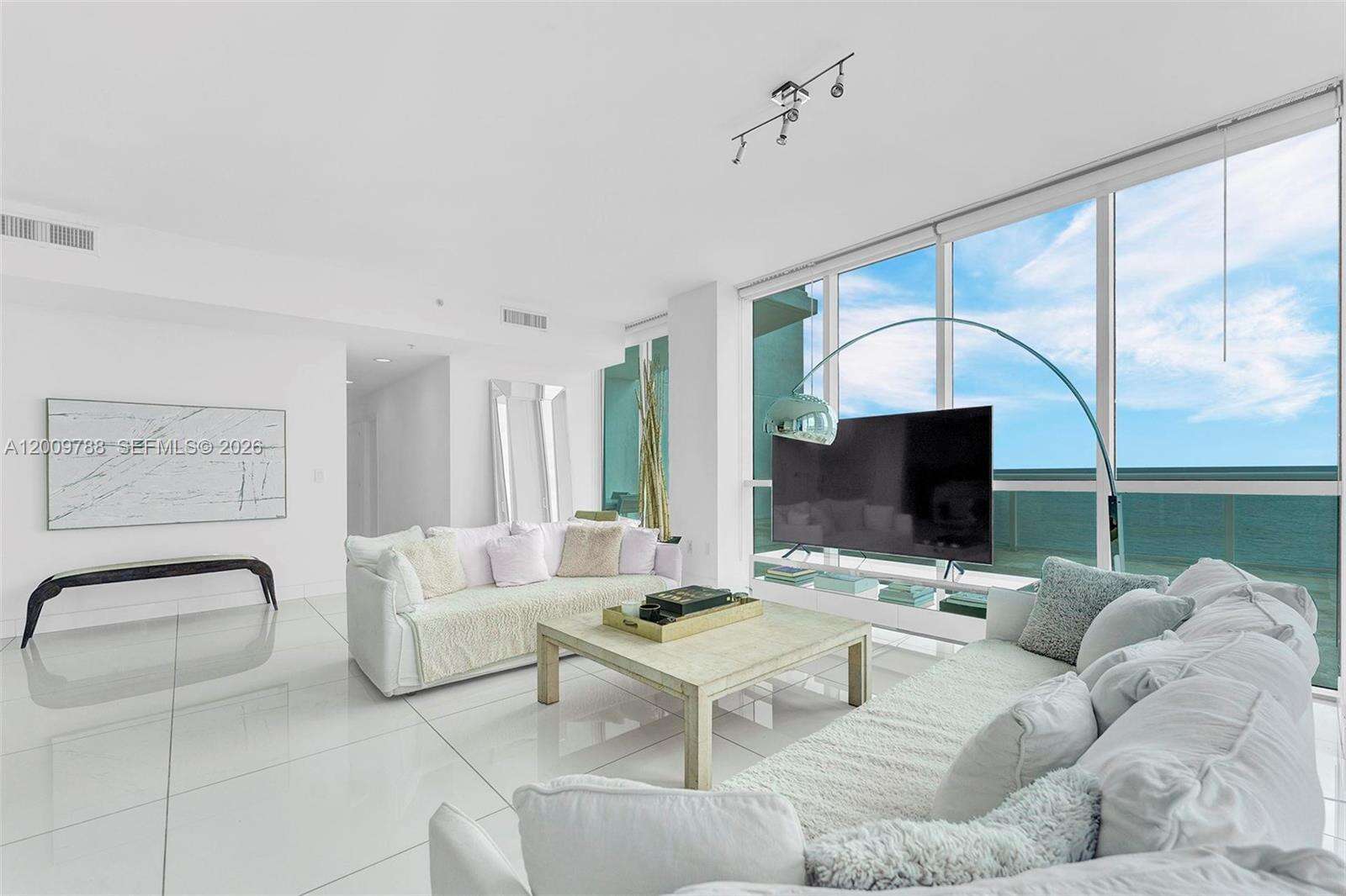 Continuum North Tower at 50 Pointe Dr, Miami Beach, FL 33139 - For Rent photo 7