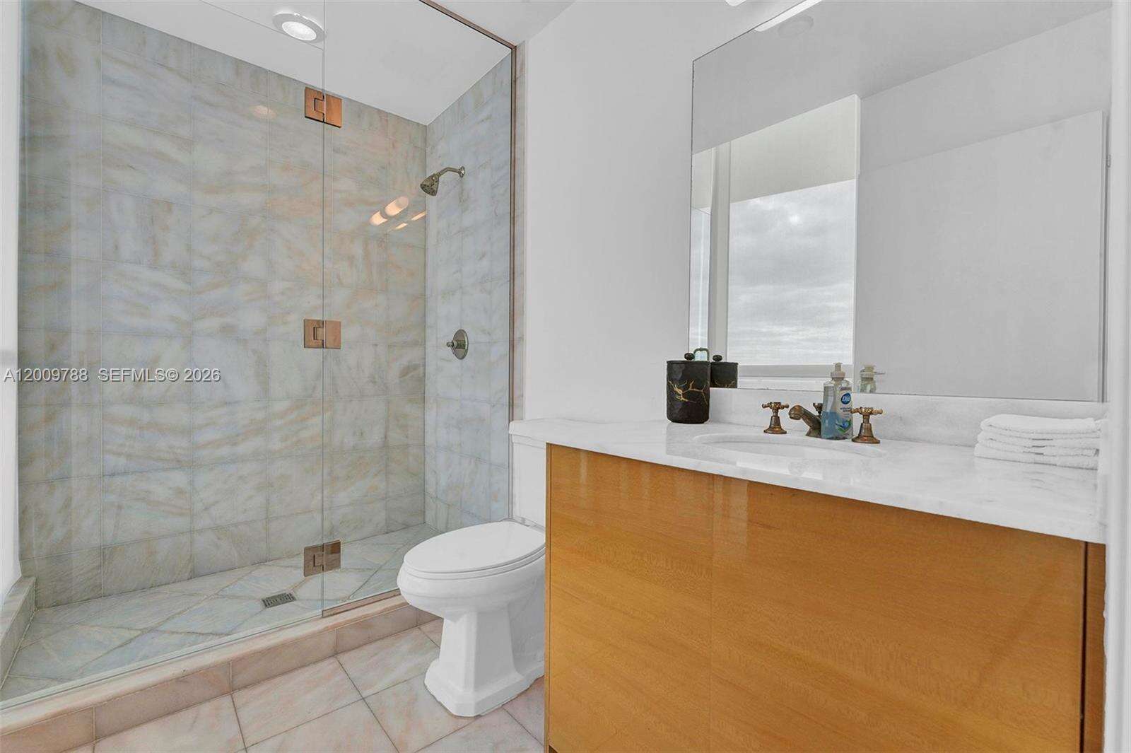 Continuum North Tower at 50 Pointe Dr, Miami Beach, FL 33139 - For Rent photo 8
