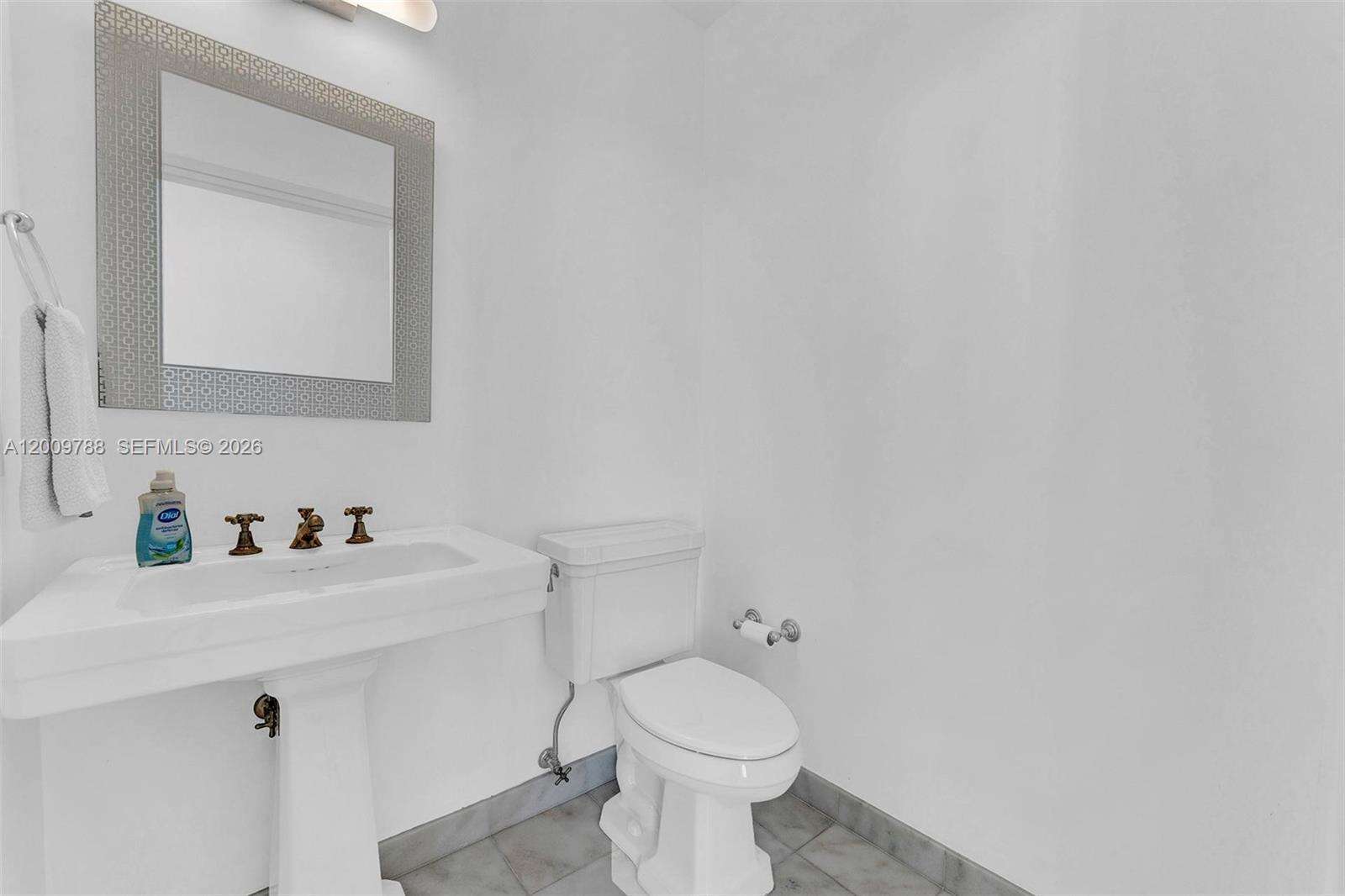 Continuum North Tower at 50 Pointe Dr, Miami Beach, FL 33139 - For Rent photo 9