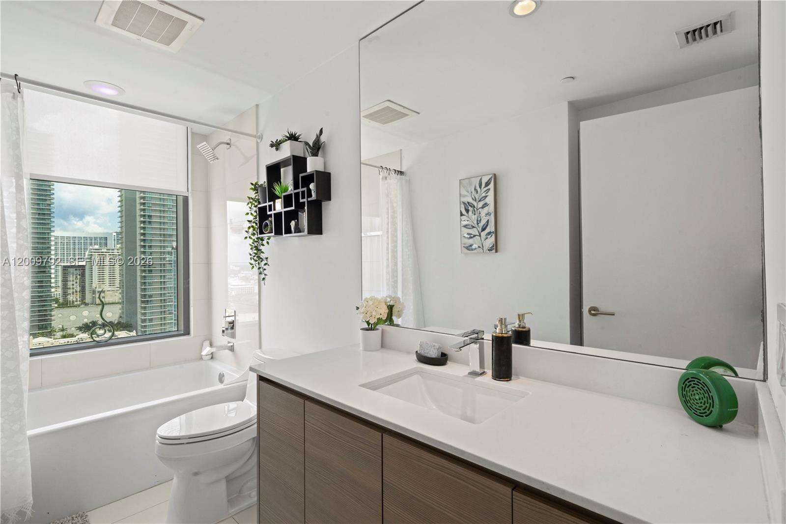 Icon Bay at 460 28 St, Miami, FL 33137 - For Rent photo 38