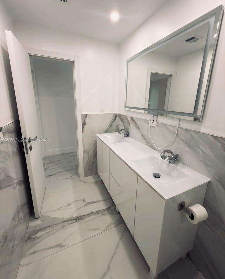 Ocean Reserve at 19370 Collins Ave, Sunny Isles Beach, FL 33160 - For Rent photo 18