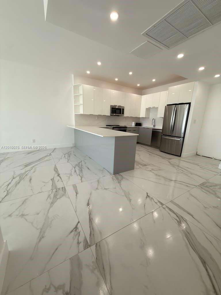 Ocean Reserve at 19370 Collins Ave, Sunny Isles Beach, FL 33160 - For Rent photo 7