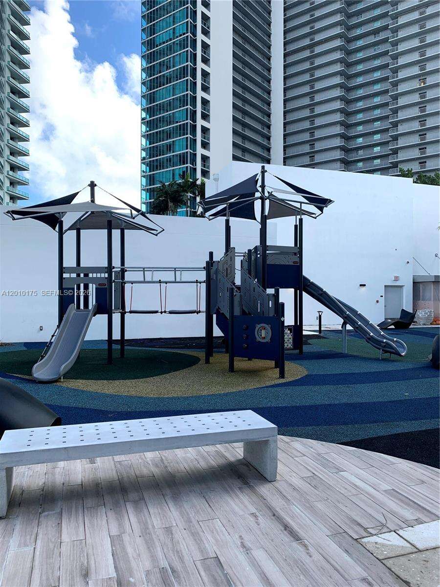 Paramount Miami Worldcenter at 851 1 Ave, Miami, FL 33132 - For Rent photo 32