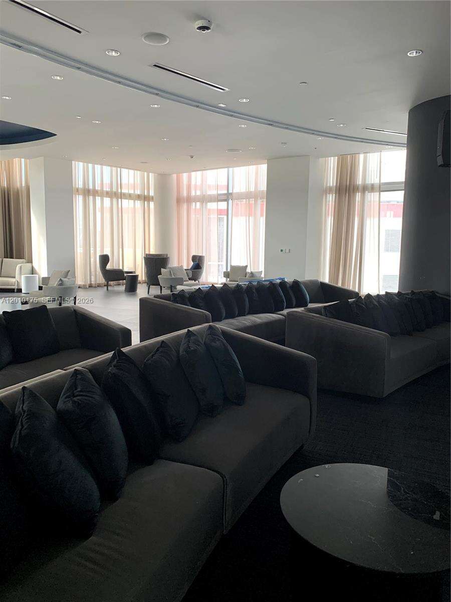 Paramount Miami Worldcenter at 851 1 Ave, Miami, FL 33132 - For Rent photo 33