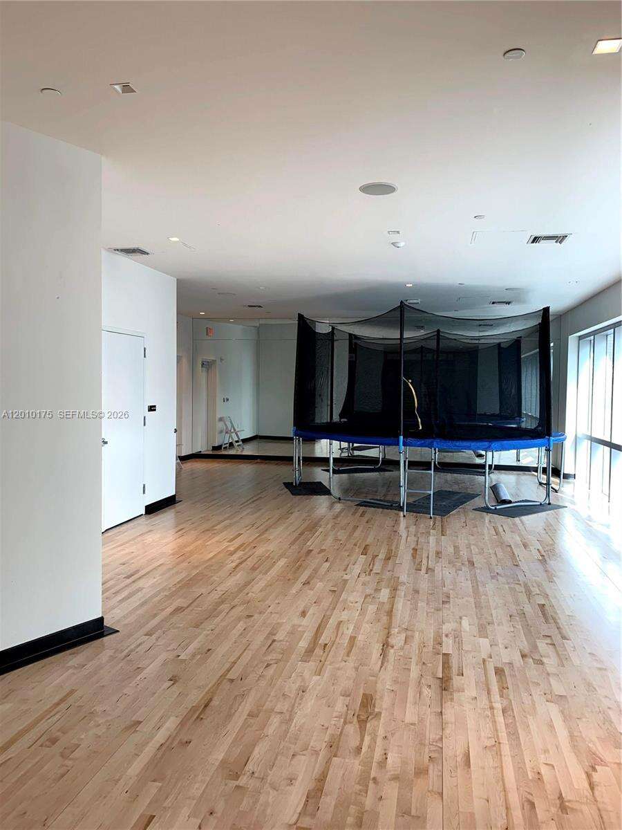 Paramount Miami Worldcenter at 851 1 Ave, Miami, FL 33132 - For Rent photo 37